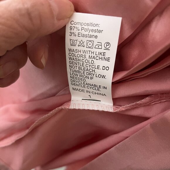 Satin pink robe - Picture 3 of 3